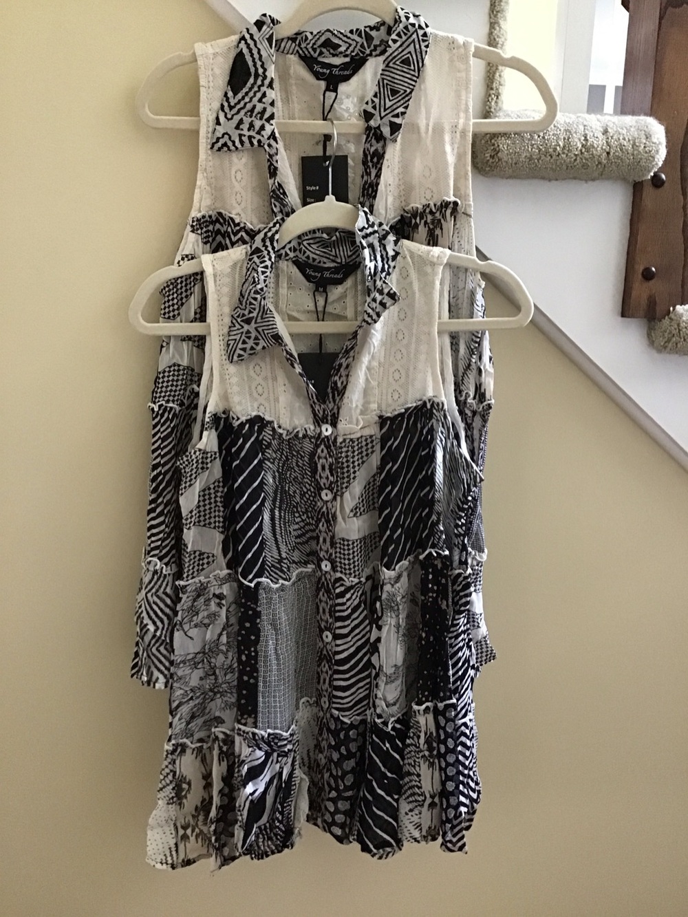 Young threads Top Black  white size  Medium Large Sleeveless